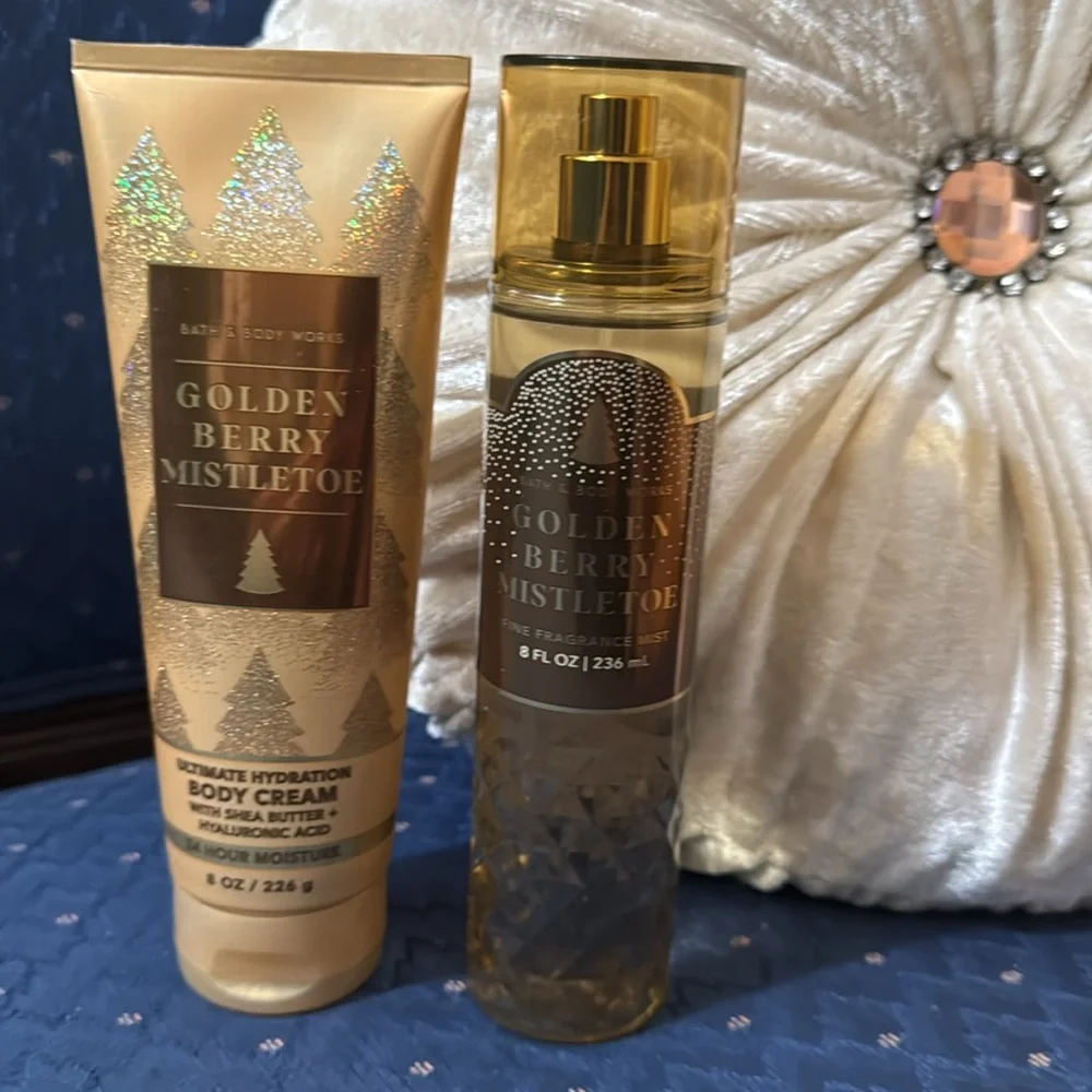 BATH & BODY WORKS SET. . . GOLDEN BERRY MISTLETOE SCENT - Picture 2 of 6